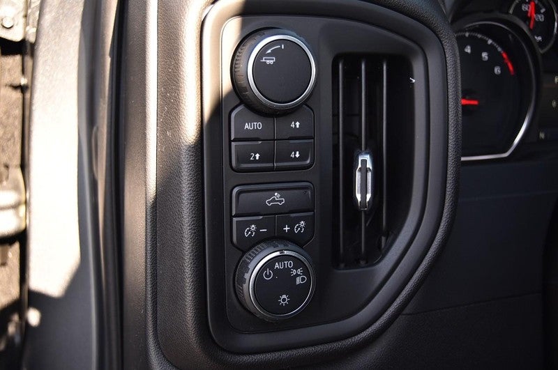 2021 Chevrolet Silverado 1500 4WD Crew Cab 147" Custom Trail Boss