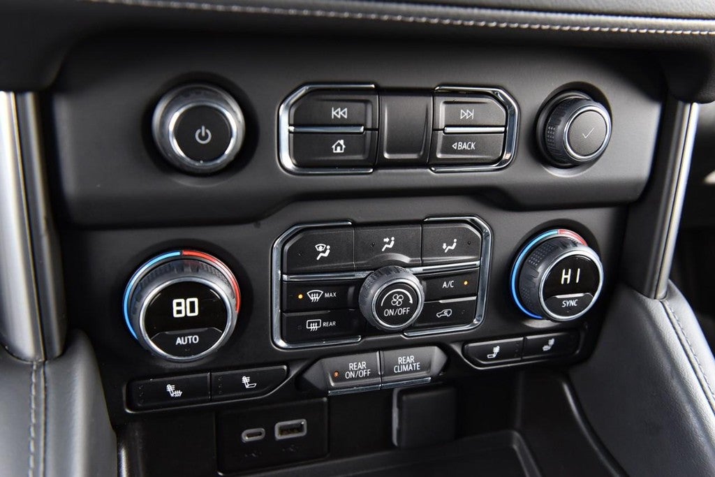 2024 Chevrolet Suburban 4WD 4dr LT