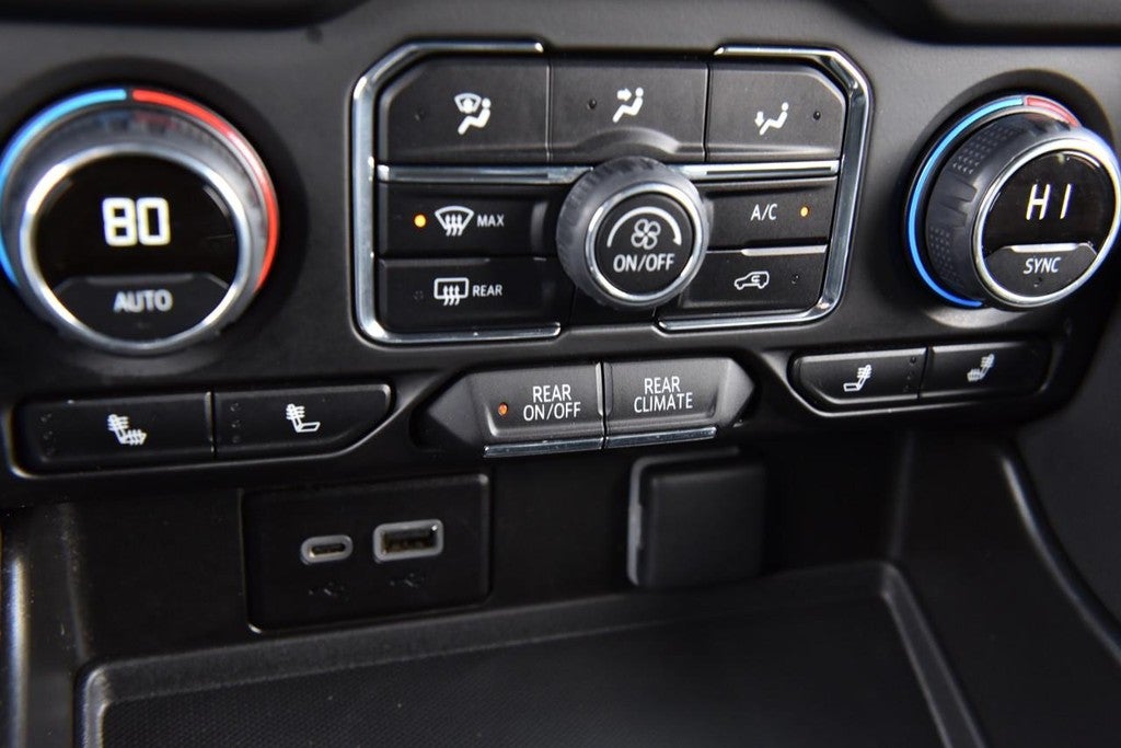 2024 Chevrolet Suburban 4WD 4dr LT