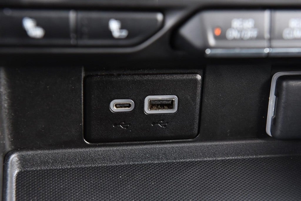 2024 Chevrolet Suburban 4WD 4dr LT