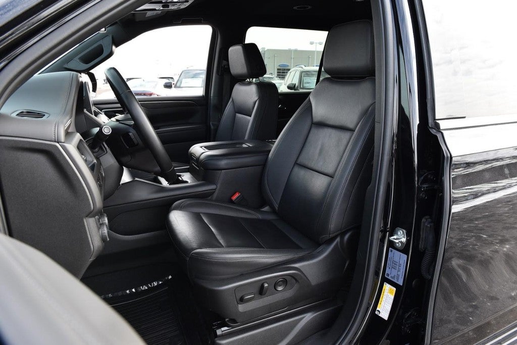 2024 Chevrolet Suburban 4WD 4dr LT