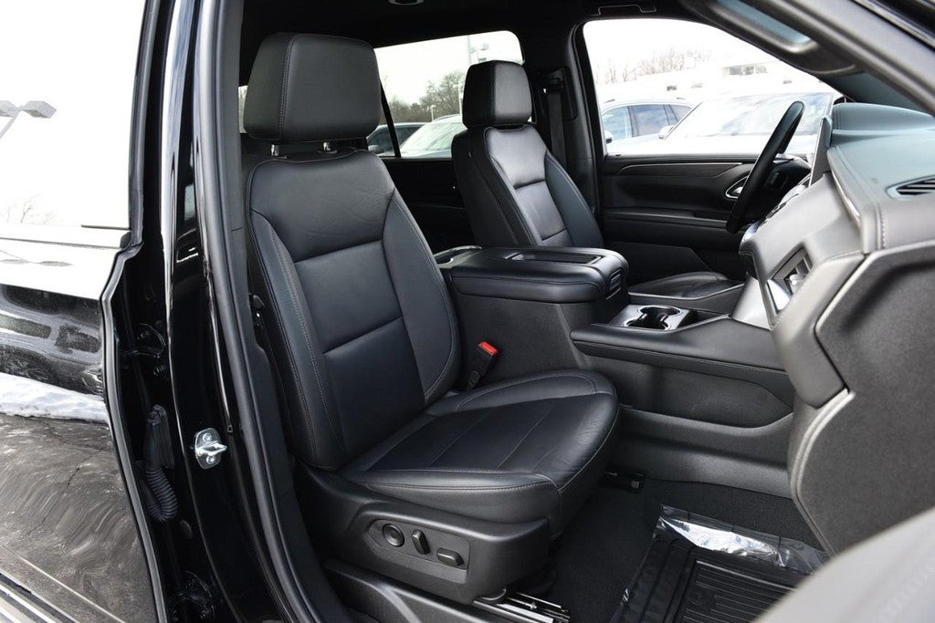 2024 Chevrolet Suburban 4WD 4dr LT