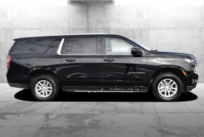 2024 Chevrolet Suburban 4WD 4dr LT