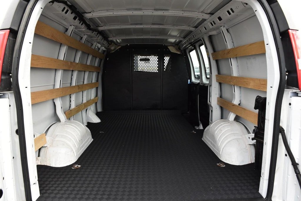 2024 GMC Savana Cargo Van RWD 2500 135"