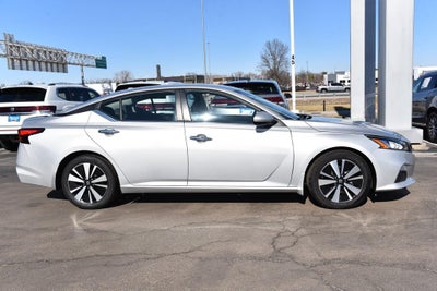 2022 Nissan Altima 2.5 SV Sedan