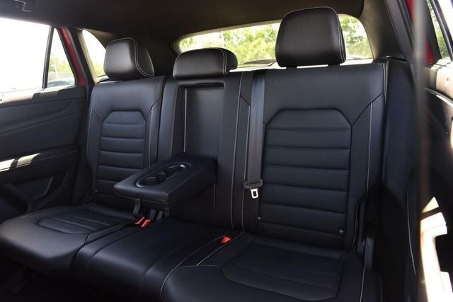 2024 Volkswagen Atlas Cross Sport 2.0T SEL R-Line