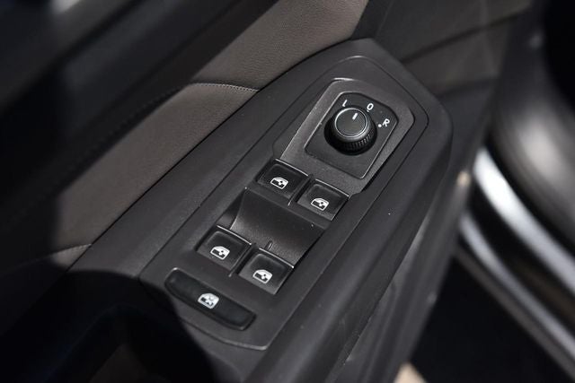 2023 Volkswagen Atlas Cross Sport 2.0T SE w/Technology 4MOTION
