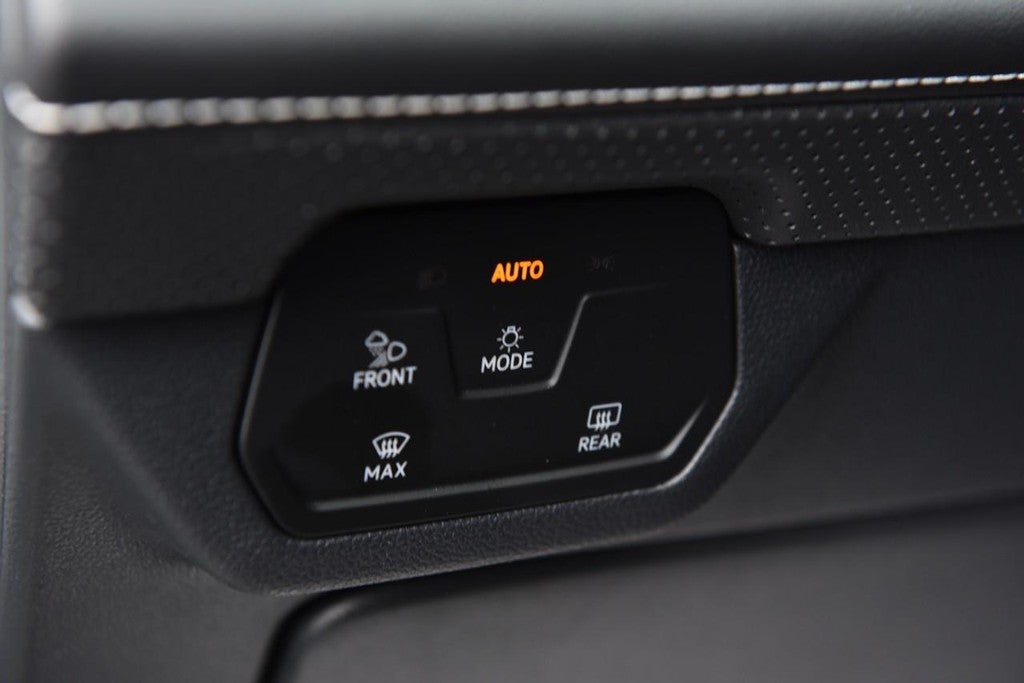 2025 Volkswagen Atlas 2.0T SE w/Technology 4MOTION