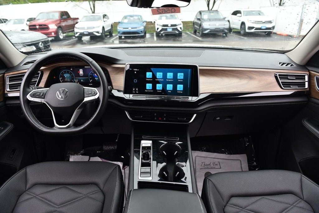 2025 Volkswagen Atlas 2.0T SE w/Technology 4MOTION