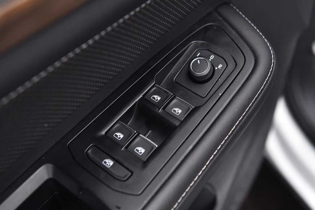 2025 Volkswagen Atlas 2.0T SE w/Technology 4MOTION