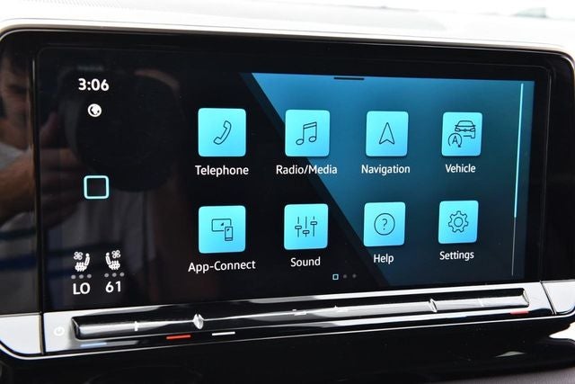 2026 Volkswagen Atlas Cross Sport 2.0T SE w/Technology