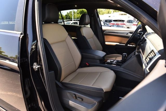 2023 Volkswagen Atlas Cross Sport 3.6L V6 SEL R-Line Black