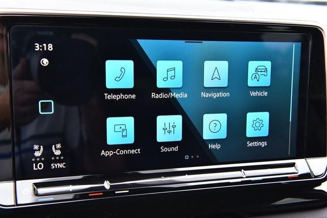 2025 Volkswagen Atlas Cross Sport 2.0T SE w/Technology