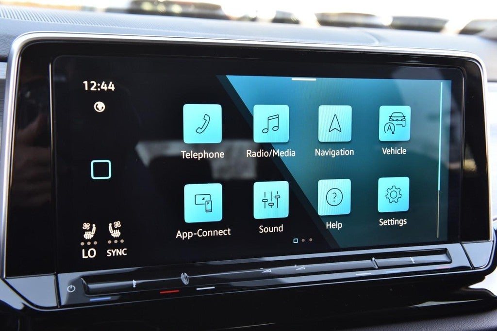 2024 Volkswagen Atlas Cross Sport 2.0T SE w/Technology FWD