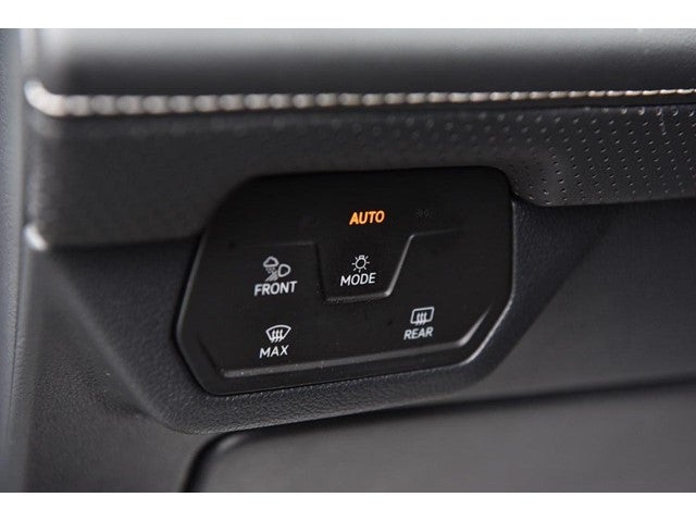 2025 Volkswagen Atlas Cross Sport 2.0T SE w/Technology FWD