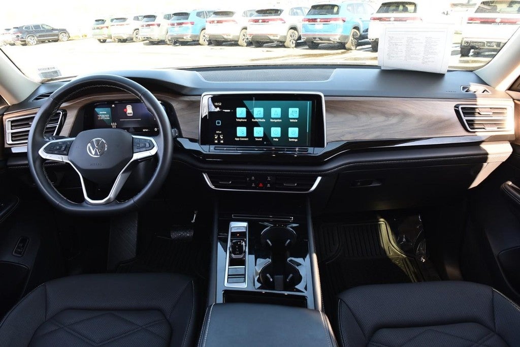 2025 Volkswagen Atlas 2.0T SE w/Technology FWD