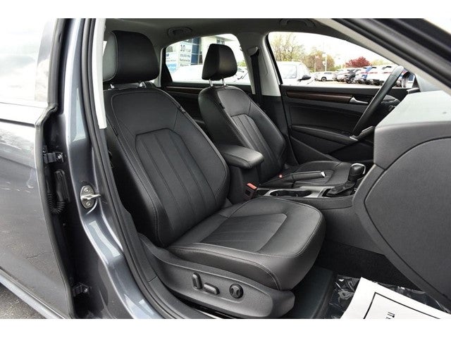 2022 Volkswagen Passat 2.0T Limited Edition