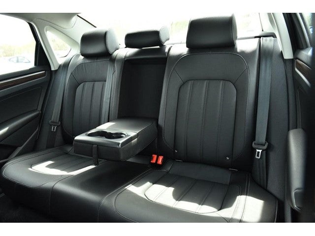 2022 Volkswagen Passat 2.0T Limited Edition