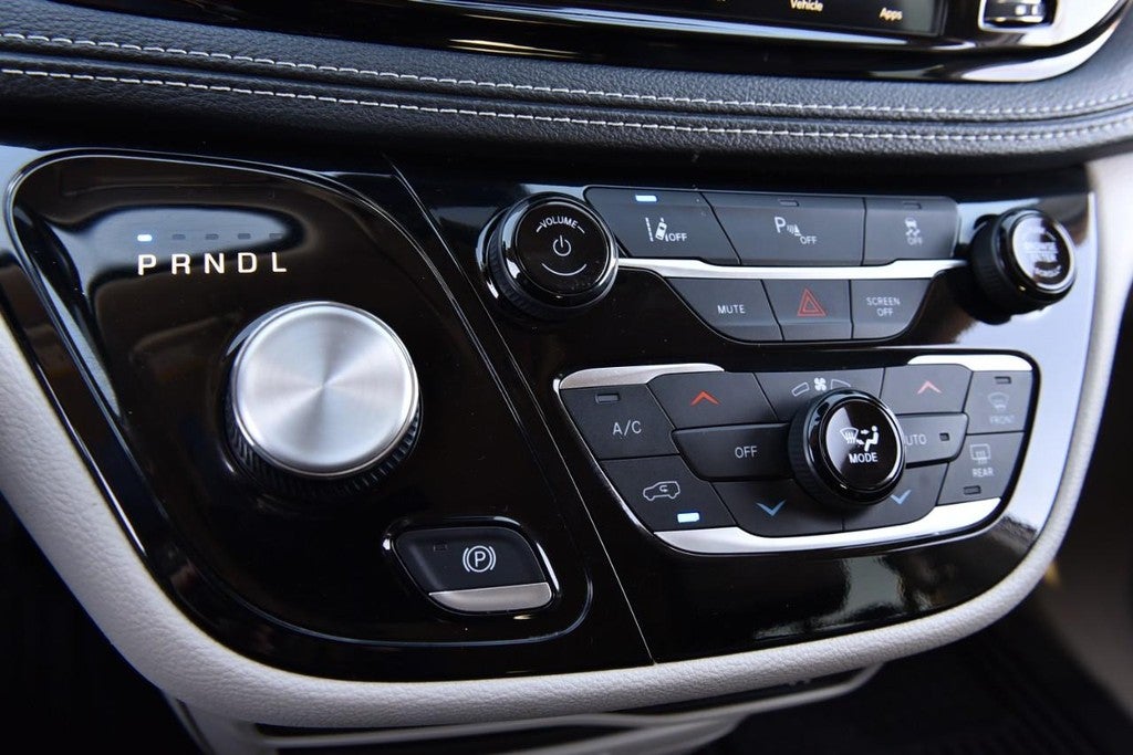 2024 Chrysler Pacifica Hybrid Select FWD