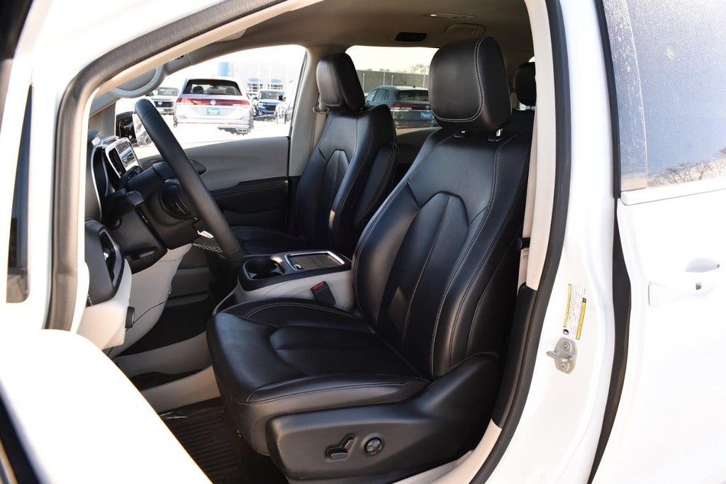 2024 Chrysler Pacifica Hybrid Select FWD