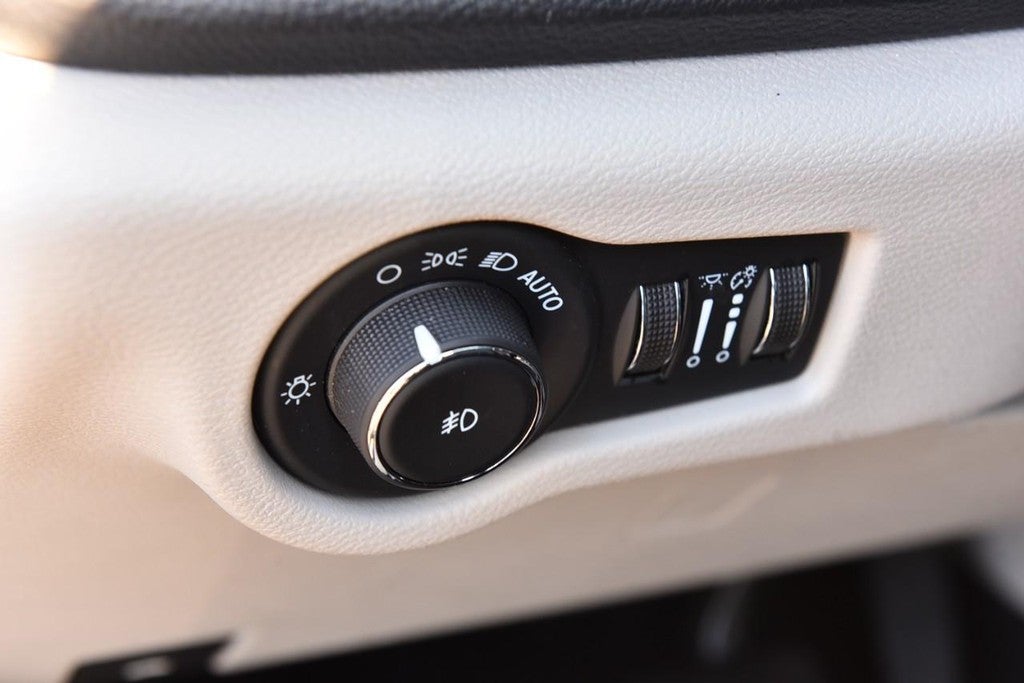 2024 Chrysler Pacifica Hybrid Select FWD