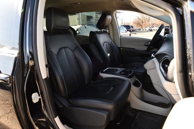 2024 Chrysler Pacifica Hybrid Select FWD