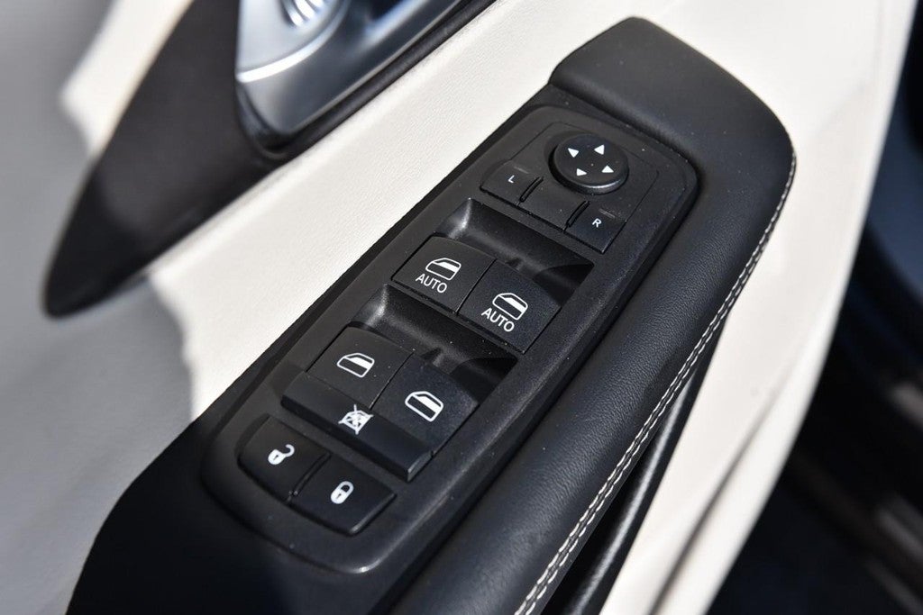 2024 Chrysler Pacifica Hybrid Select FWD