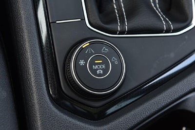 2025 Volkswagen Taos 1.5T SE Black