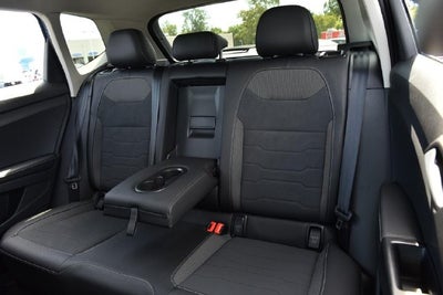 2025 Volkswagen Taos 1.5T SE Black