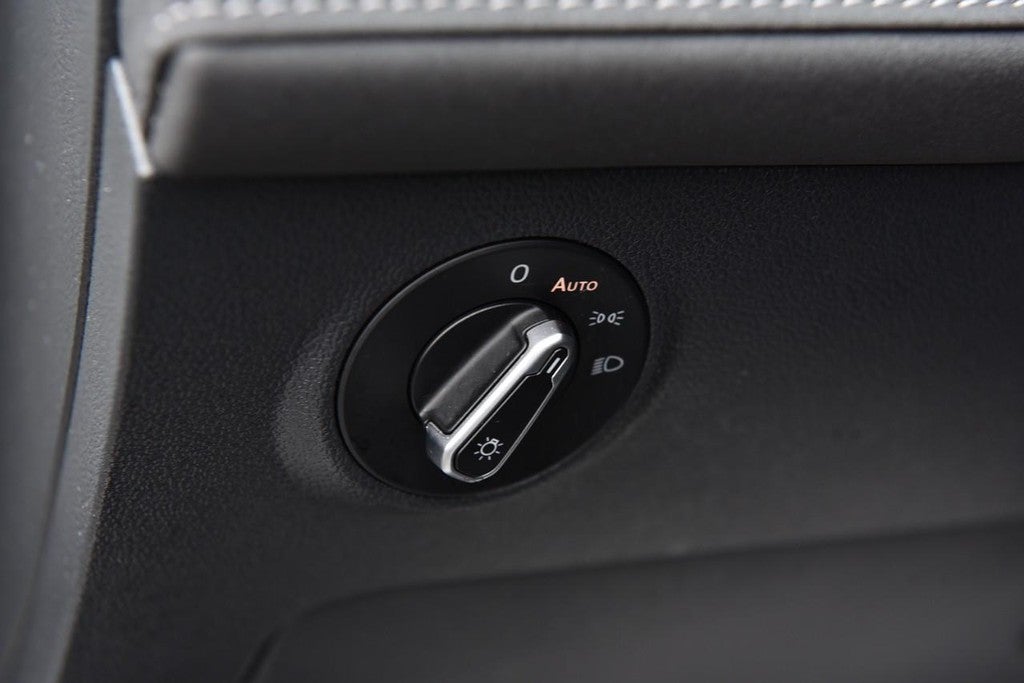 2025 Volkswagen Taos SE Black FWD