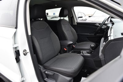 2025 Volkswagen Taos SE Black FWD