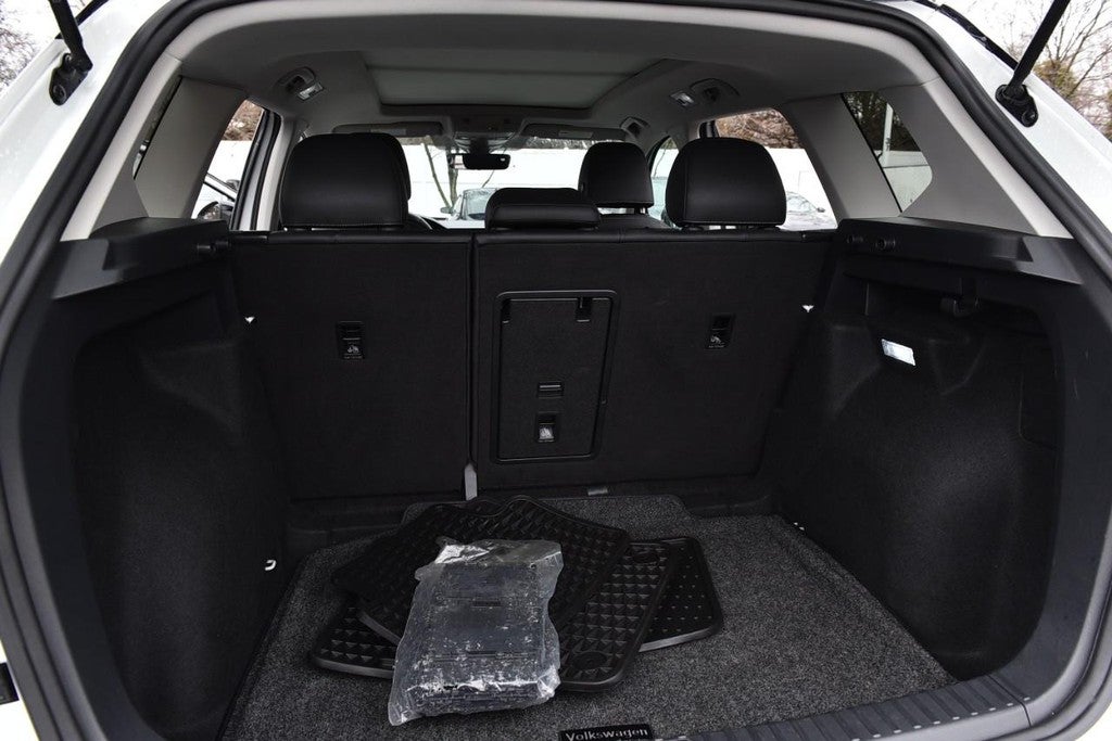 2025 Volkswagen Taos SE Black FWD