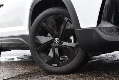 2025 Volkswagen Taos SE Black FWD