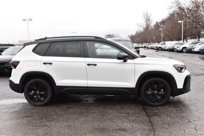 2025 Volkswagen Taos SE Black FWD