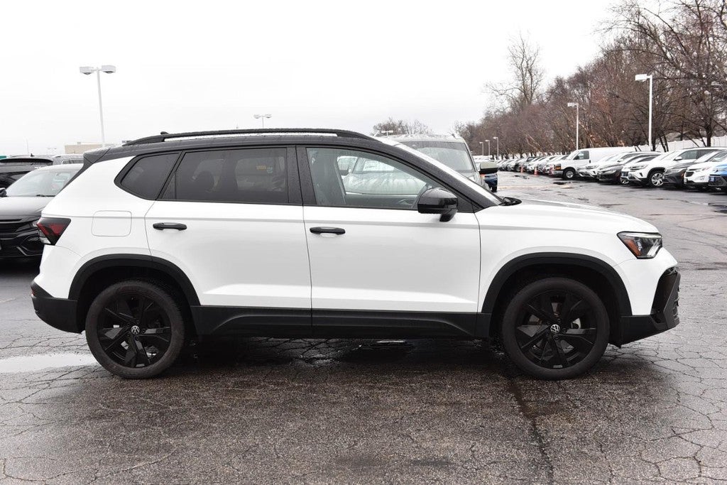 2025 Volkswagen Taos SE Black FWD