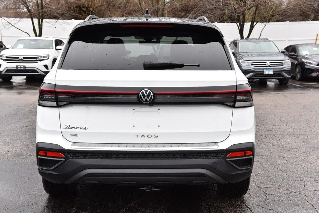 2025 Volkswagen Taos SE Black FWD