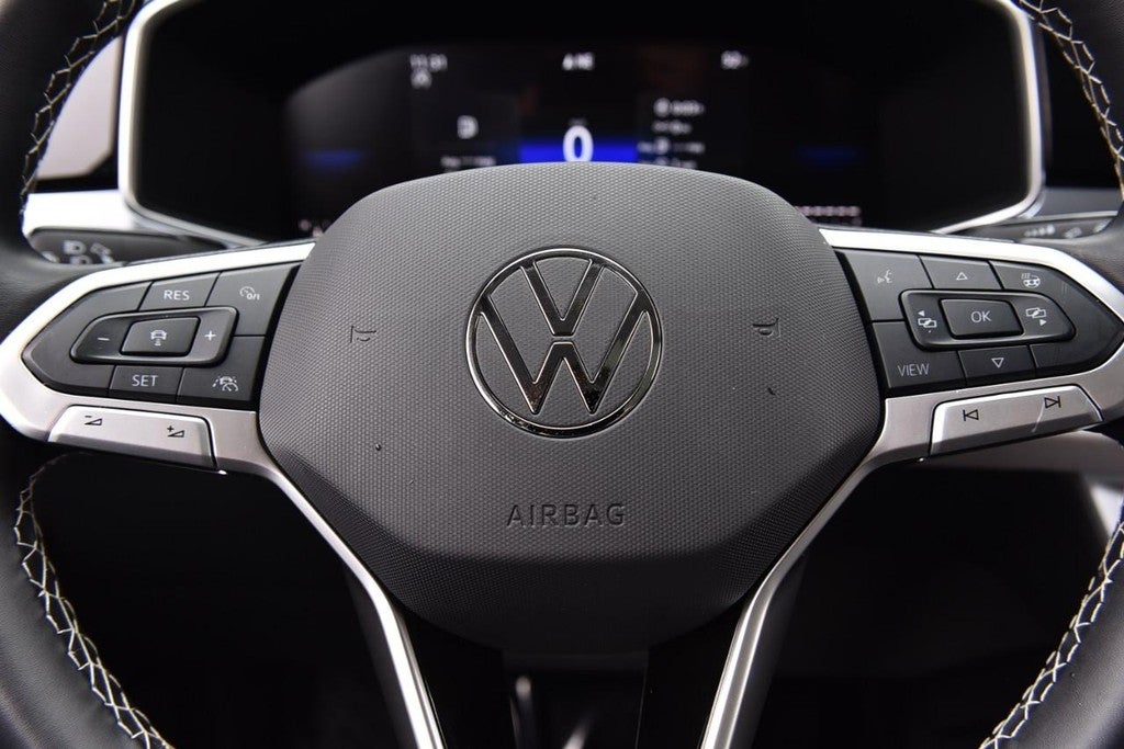 2025 Volkswagen Taos SE FWD