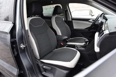 2025 Volkswagen Taos SE FWD