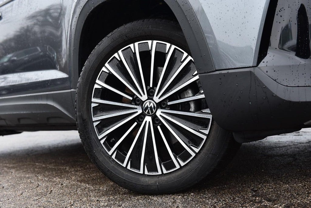 2025 Volkswagen Taos SE FWD