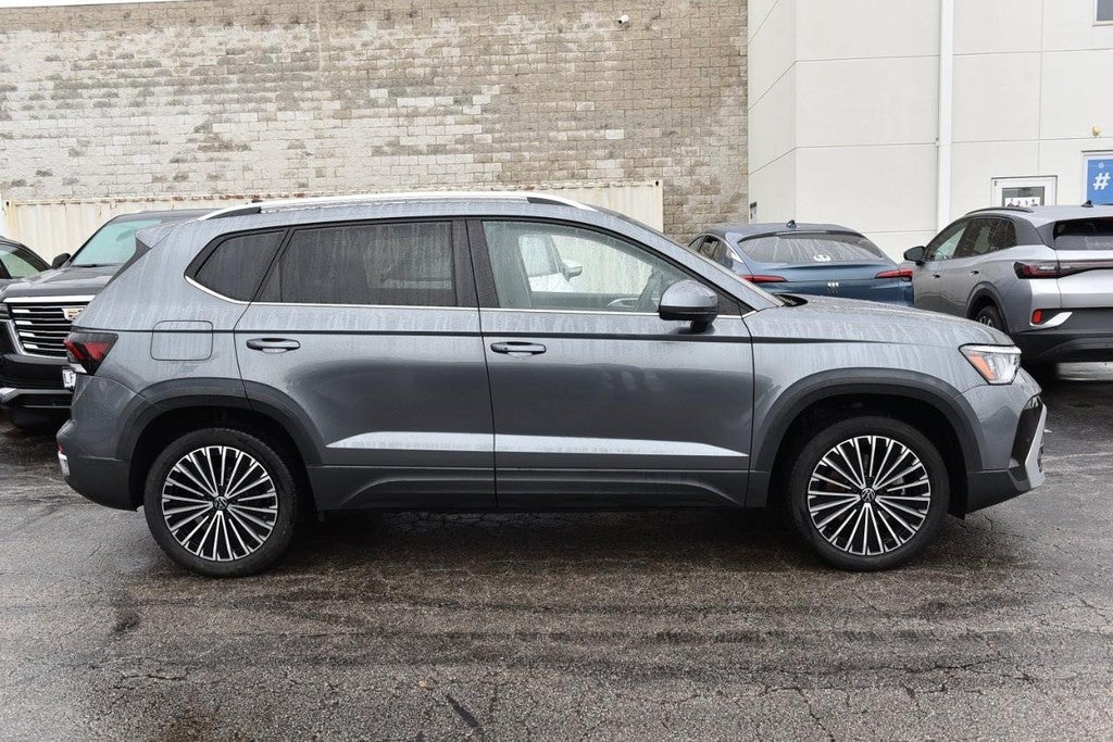 2025 Volkswagen Taos SE FWD