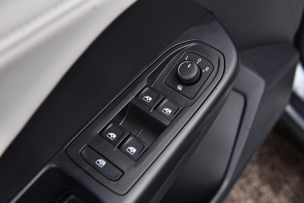 2025 Volkswagen Taos SE FWD