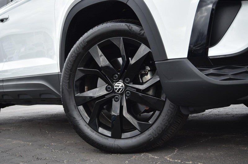 2023 Volkswagen Taos SE 4MOTION