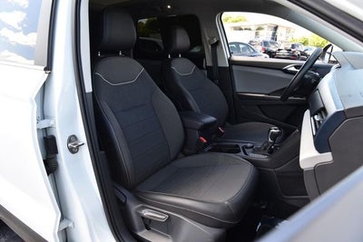 2023 Volkswagen Taos SE 4MOTION