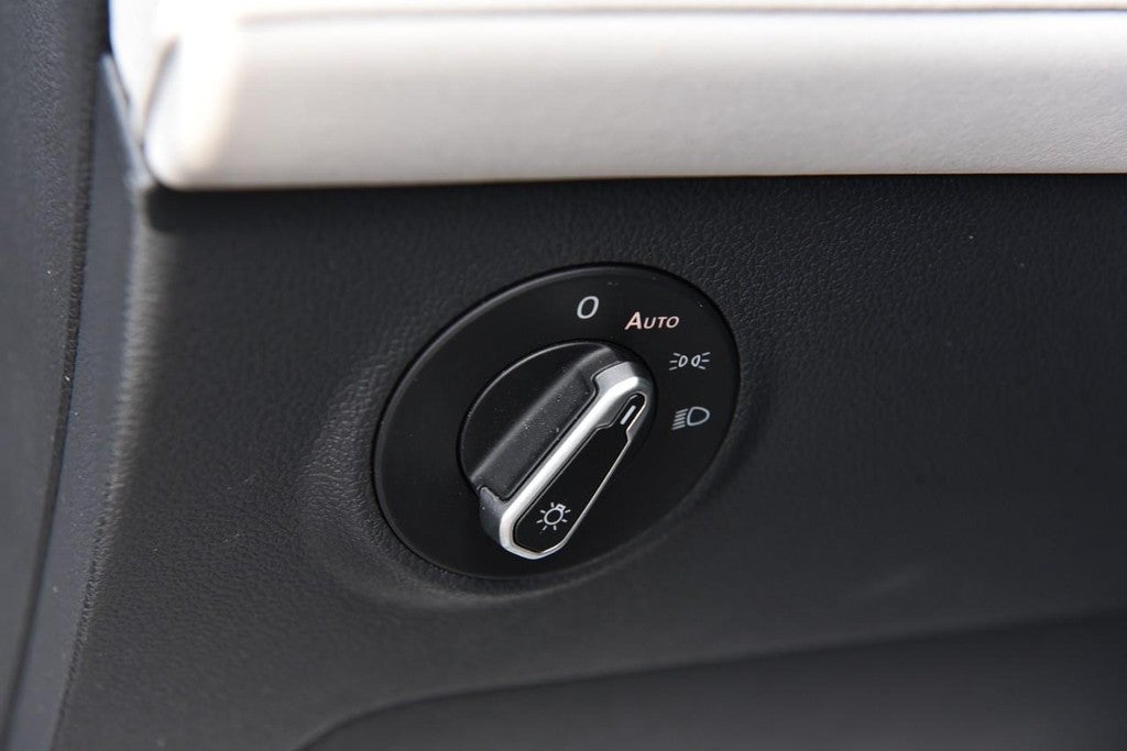 2025 Volkswagen Taos SE 4MOTION