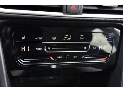 2025 Volkswagen Taos SE 4MOTION