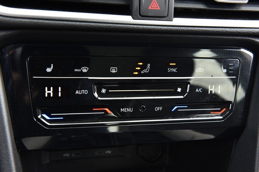 2025 Volkswagen Taos SE 4MOTION