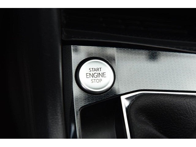 2025 Volkswagen Taos SE 4MOTION