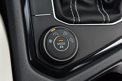 2025 Volkswagen Taos SE 4MOTION