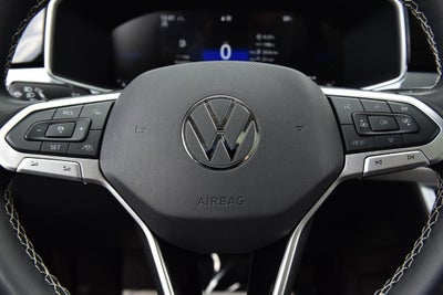 2025 Volkswagen Taos SE 4MOTION