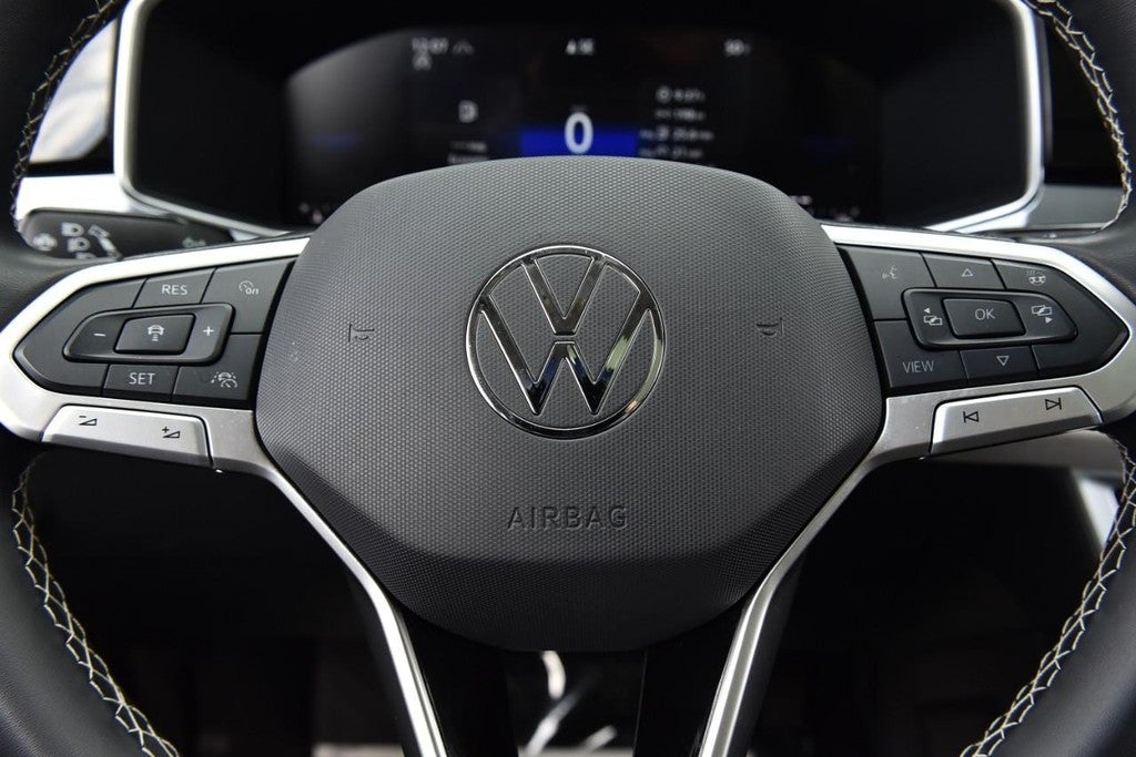 2025 Volkswagen Taos SE 4MOTION